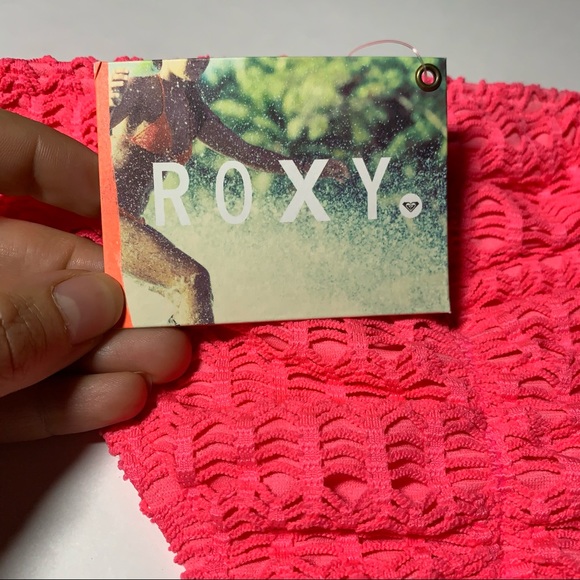 Sz. Med. Roxy Hot pink ruched butt bikini bottom - Picture 4 of 14